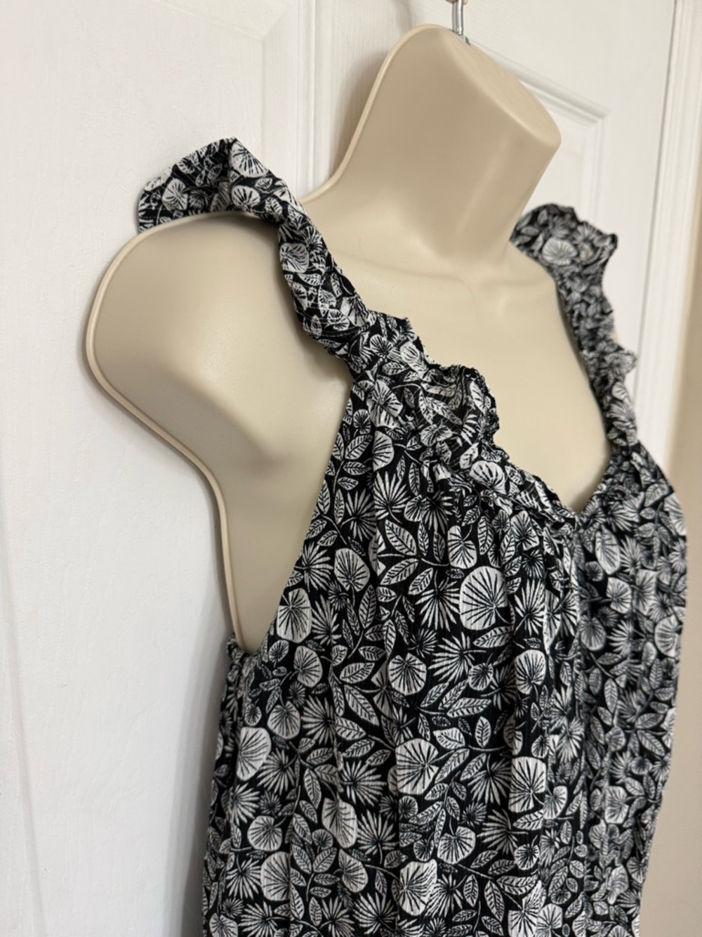 LOFT Black & White Floral Maxi Dress Ruffle Strap Flowy XS Summer Boho - Picture 5 of 9